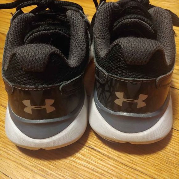 Under Armour Sneakers Boy's Size 11 - Picture 2 of 6
